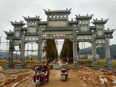 五門石雕牌坊現(xiàn)場(chǎng)安裝圖